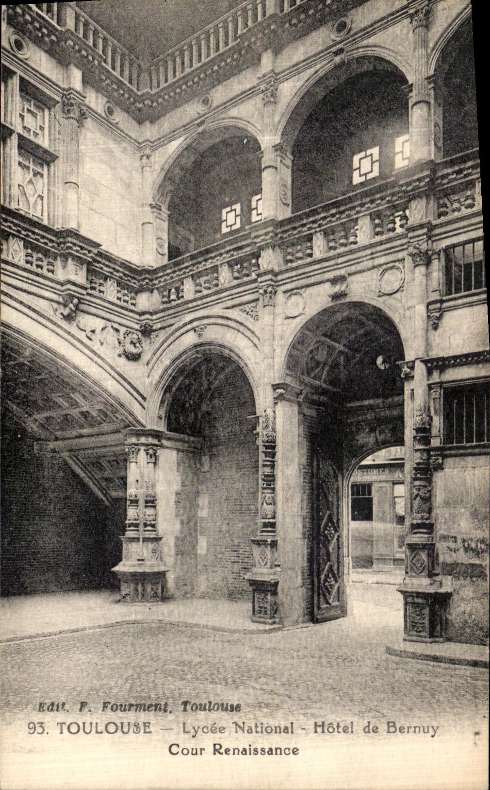 CPA Toulouse Lycee National Hotel de Bernuy Cour Renaissance
