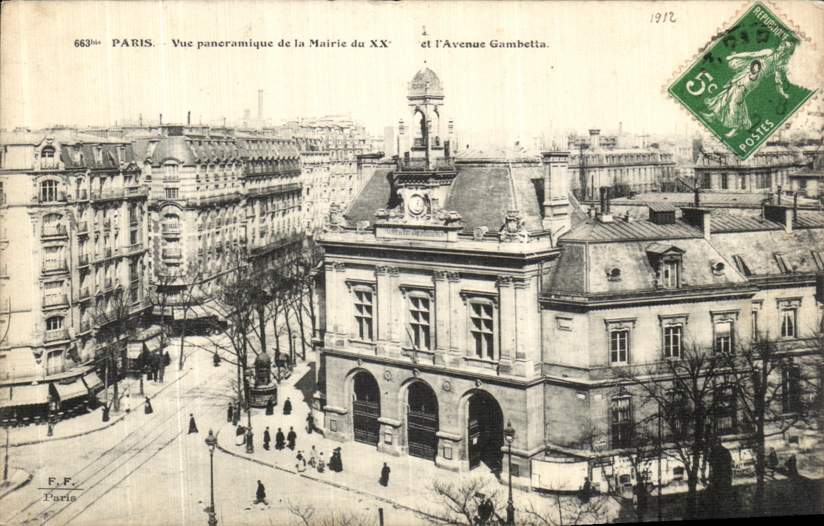 CPA Paris Vue Panoramique de la Mairie du XX et l Avenue Gambetta