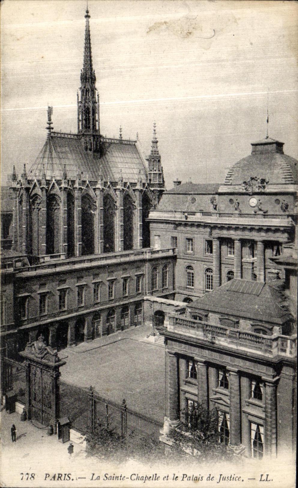 VINTAGE POSTCARD Paris Sainte the Vault and Law courts