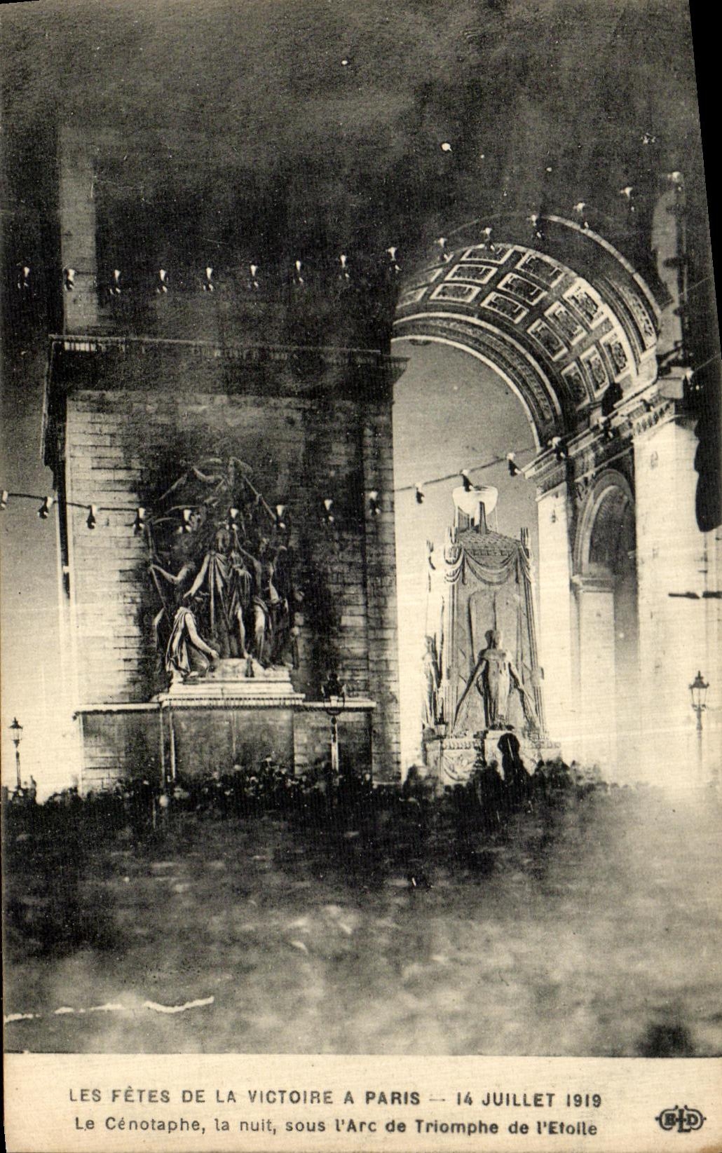 CPA Les Fetes de la Victoire a Paris 14 juillet 1919 Le Cenotaphe