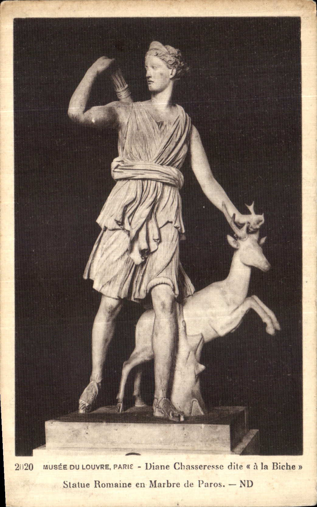 CPA Musee Du Louvre Diane Chasseresse dite a la Biche Statue Romaine en Marbre de Paros