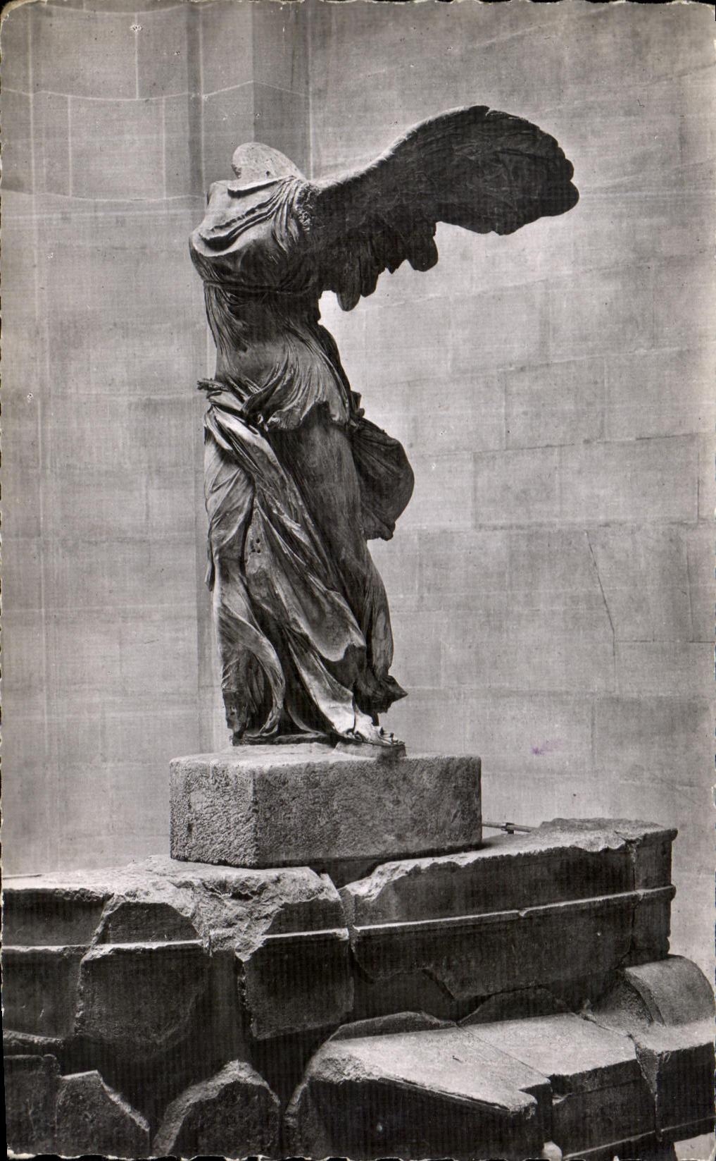 CPSM Musee Du Louvre Victoire de Samothrace