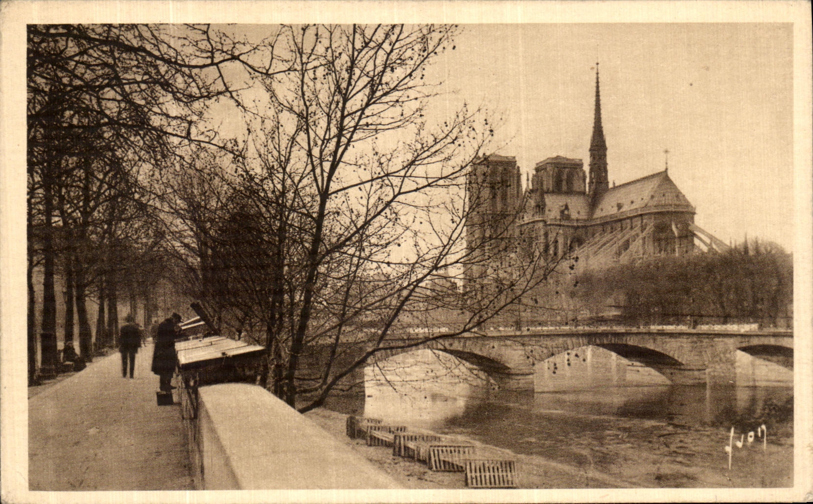 POSTAL Paris Notre Dame de la VENDIMIA visto del Quay de la pequena torre
