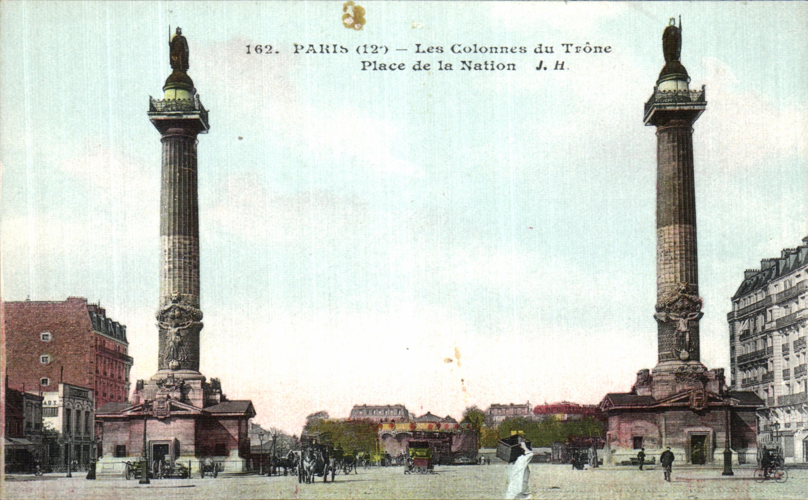CPA Paris Les Colonnes du Trone Place de la Nation