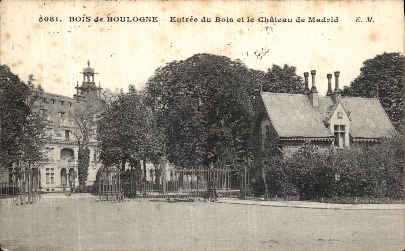 VINTAGE POSTCARD Bois de Boulogne Entered of the Wood and the Castle of Madrid