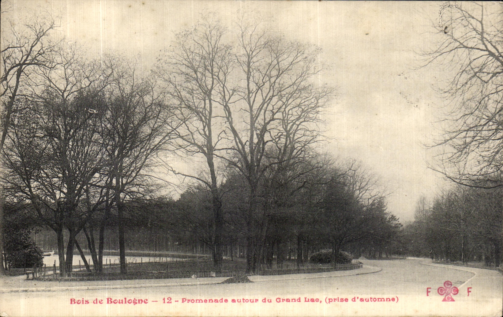 VINTAGE POSTCARD Bois de Boulogne Walk around the Big lake taken D autumn