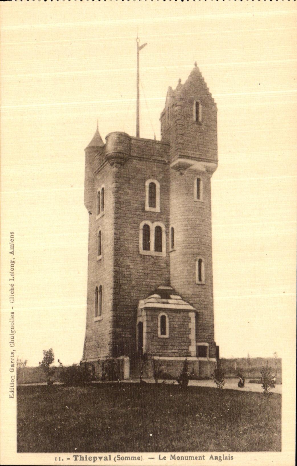 VINTAGE POSTCARD Thiepval the English Monument  Militaria