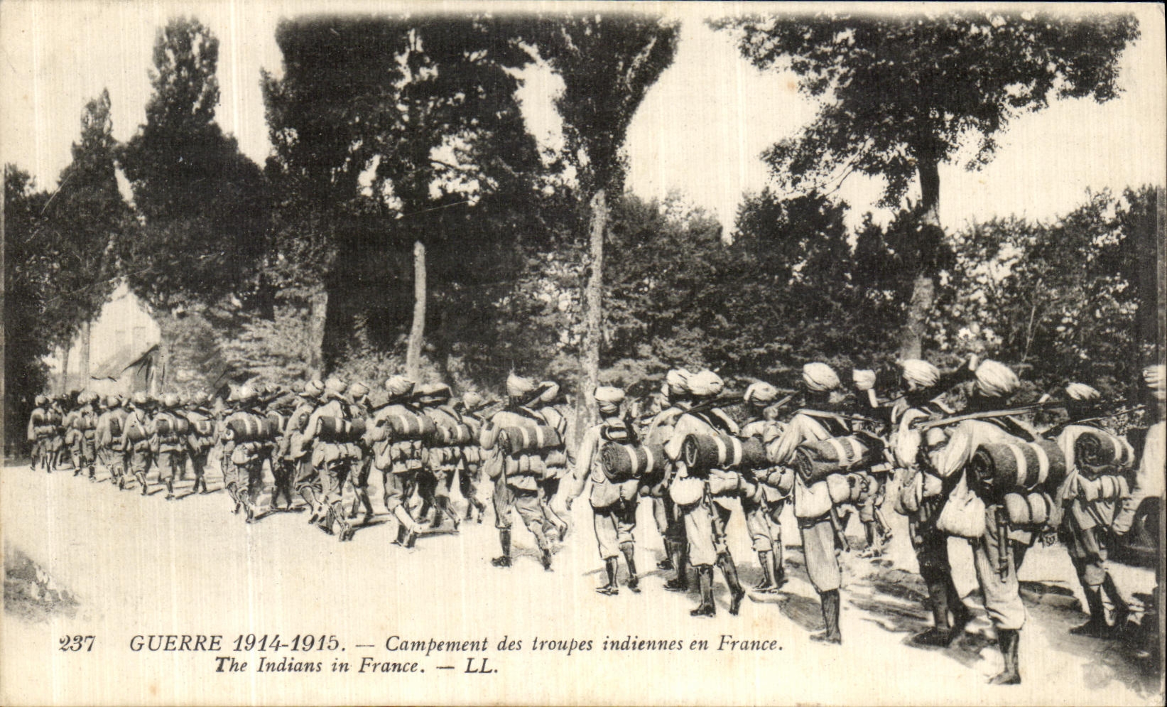 VINTAGE POSTCARD Camping of the Indian troups in Militaria France