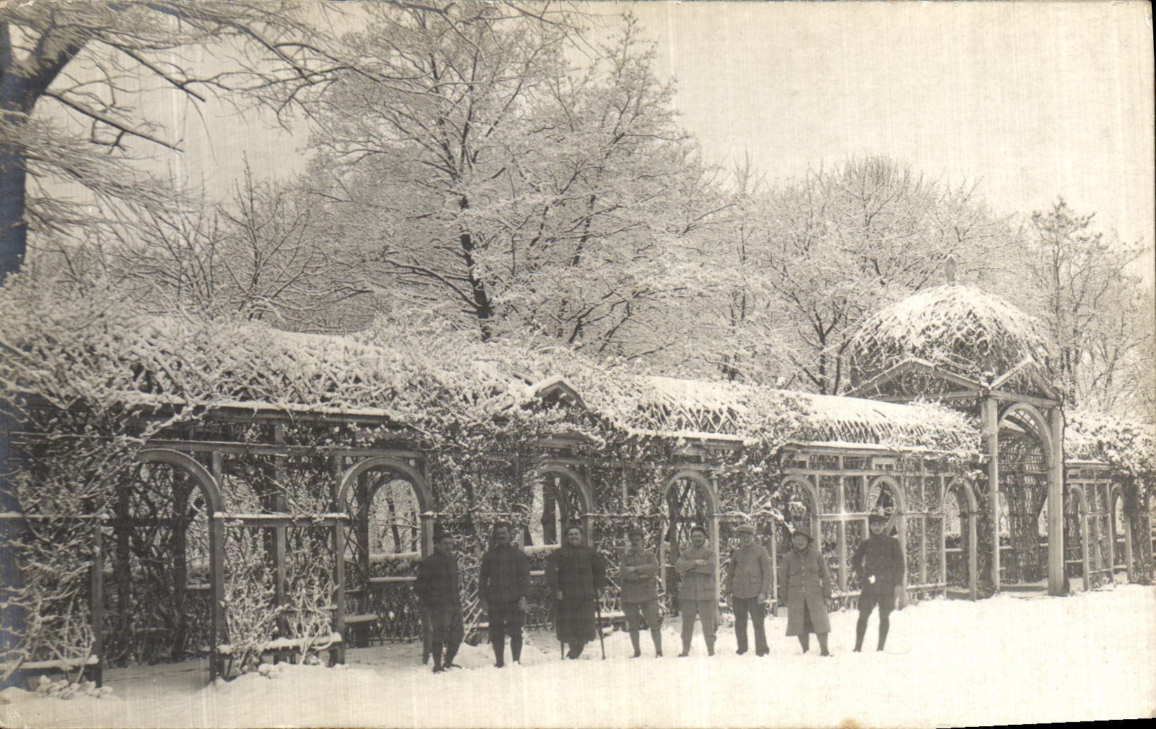 CARTE PHOTO Soldats dans la neige Militaria
