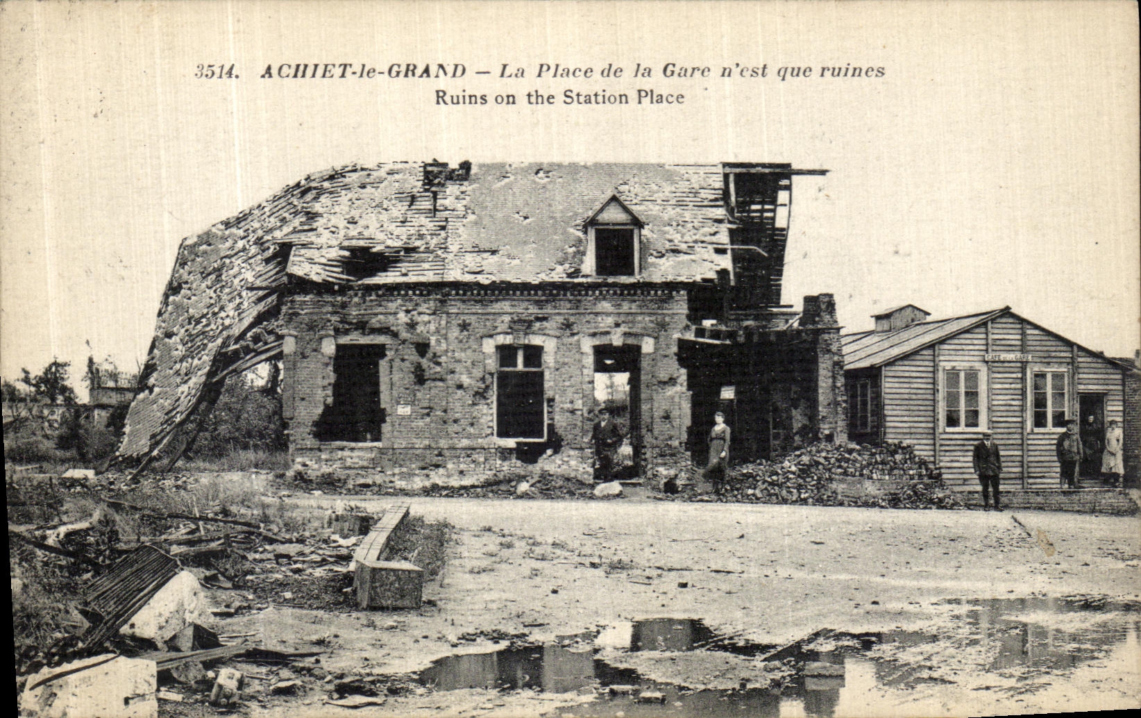 VINTAGE POSTCARD Achiet large the place of the Militaria Station