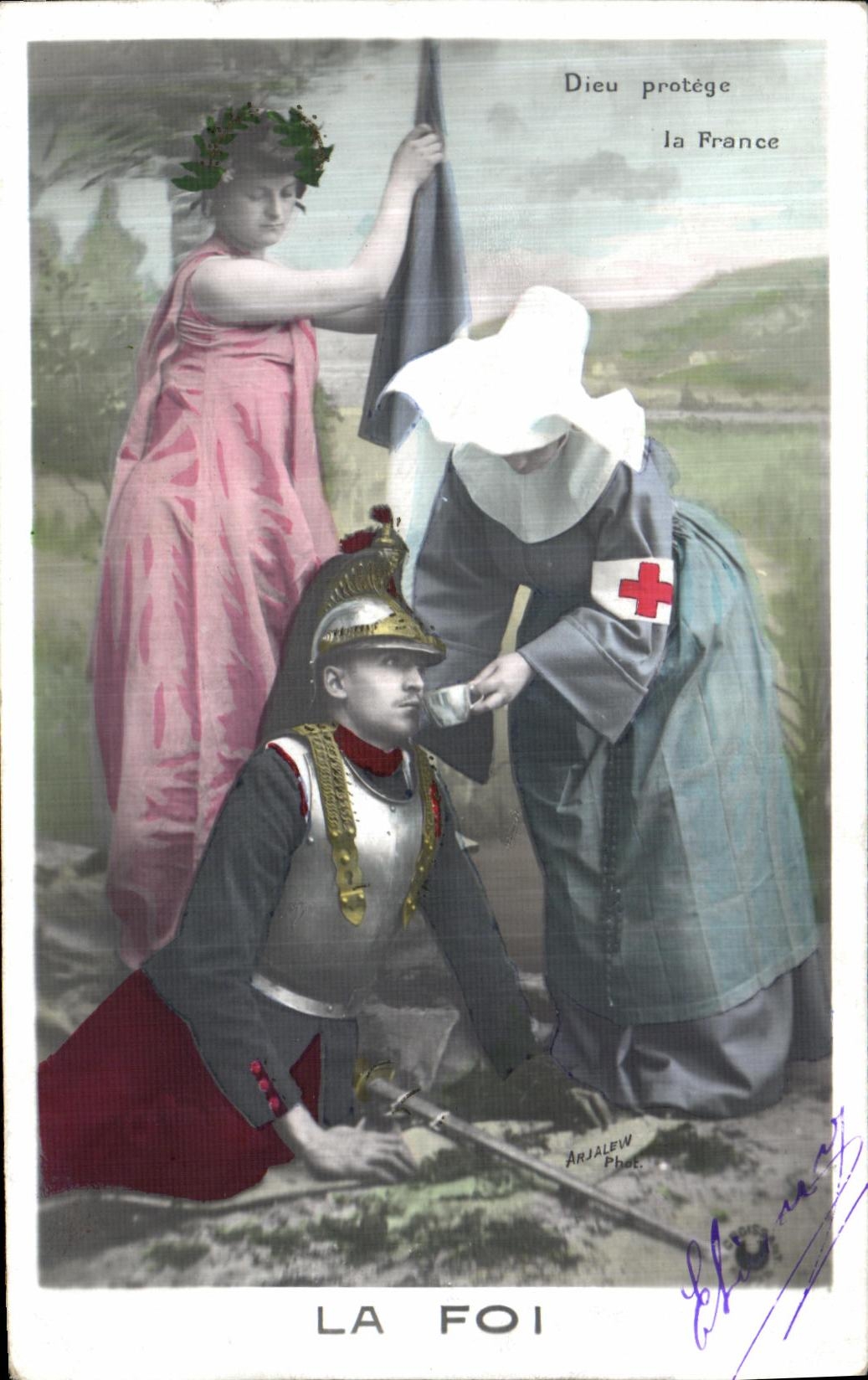 CPA Dieu Protage La France Militaria Femme