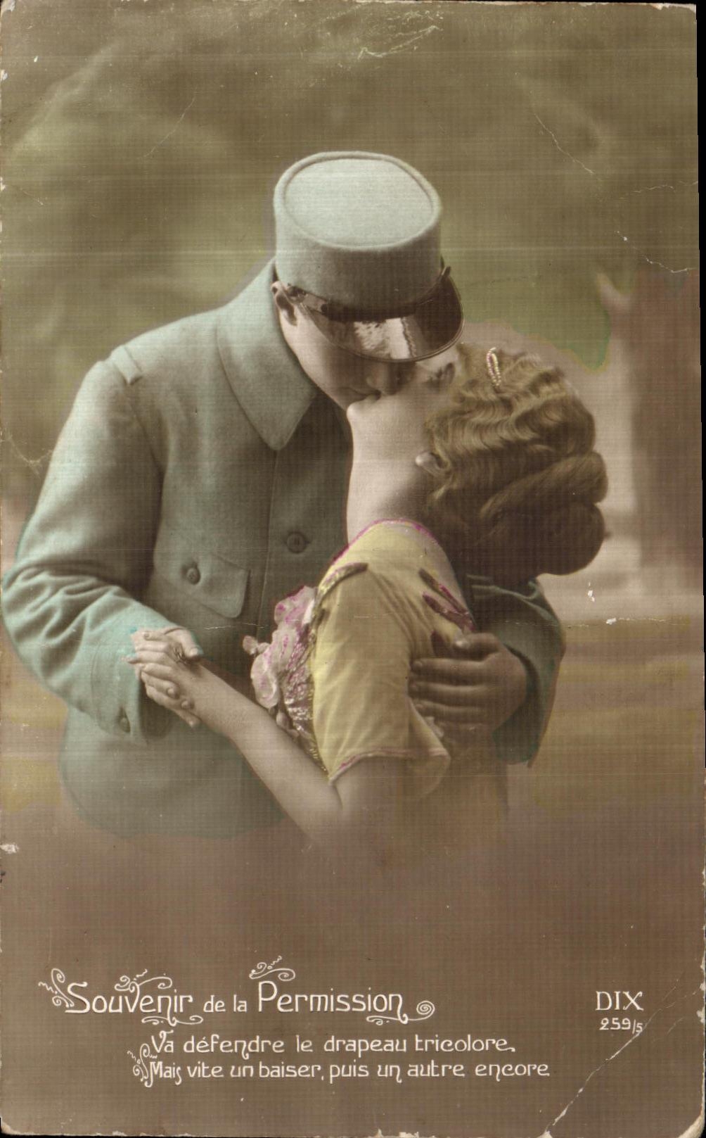 CPA Souvenir de La Permission Militaria Femme