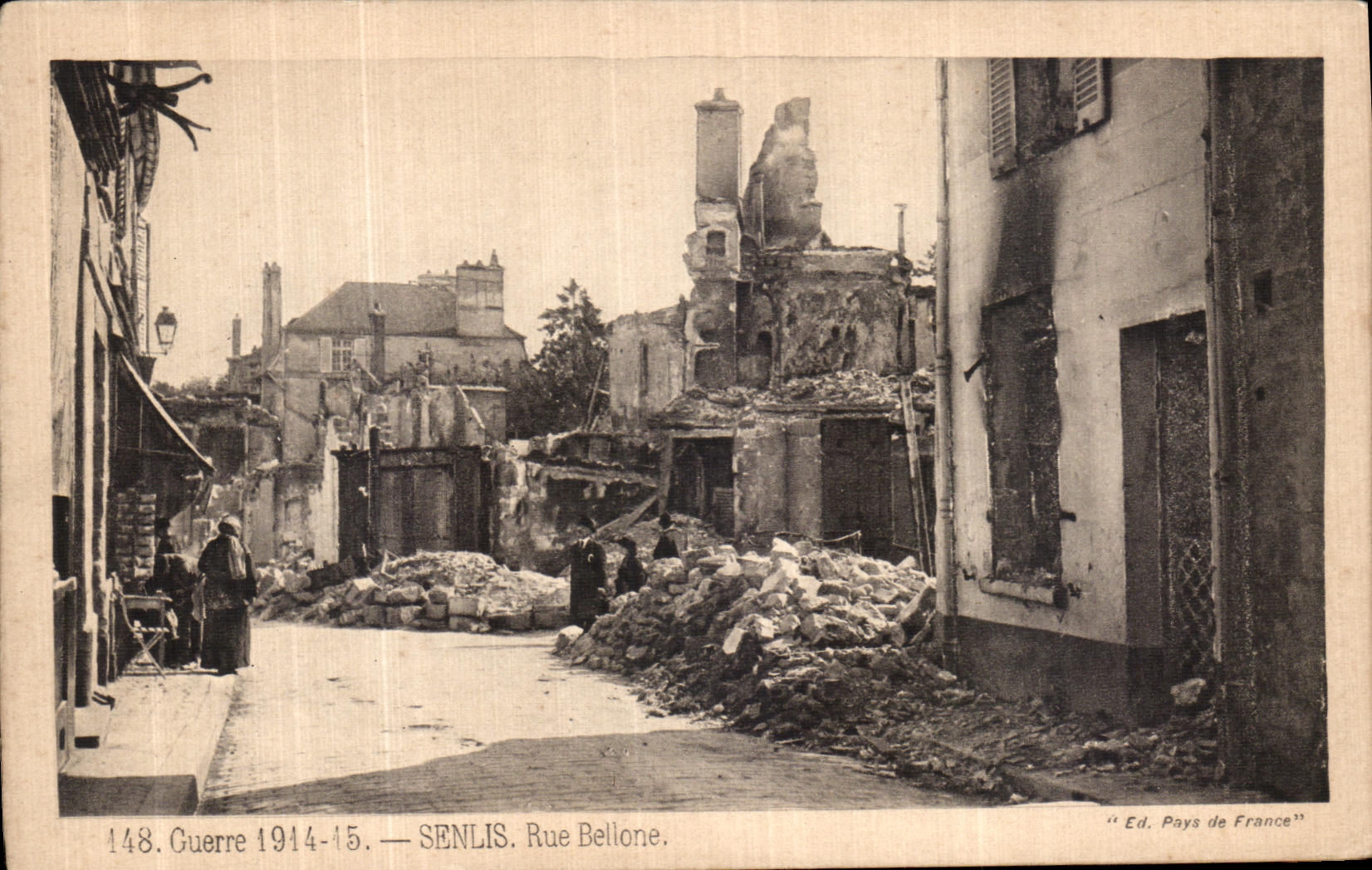 CPA Senlis Rue Bellone Militaria