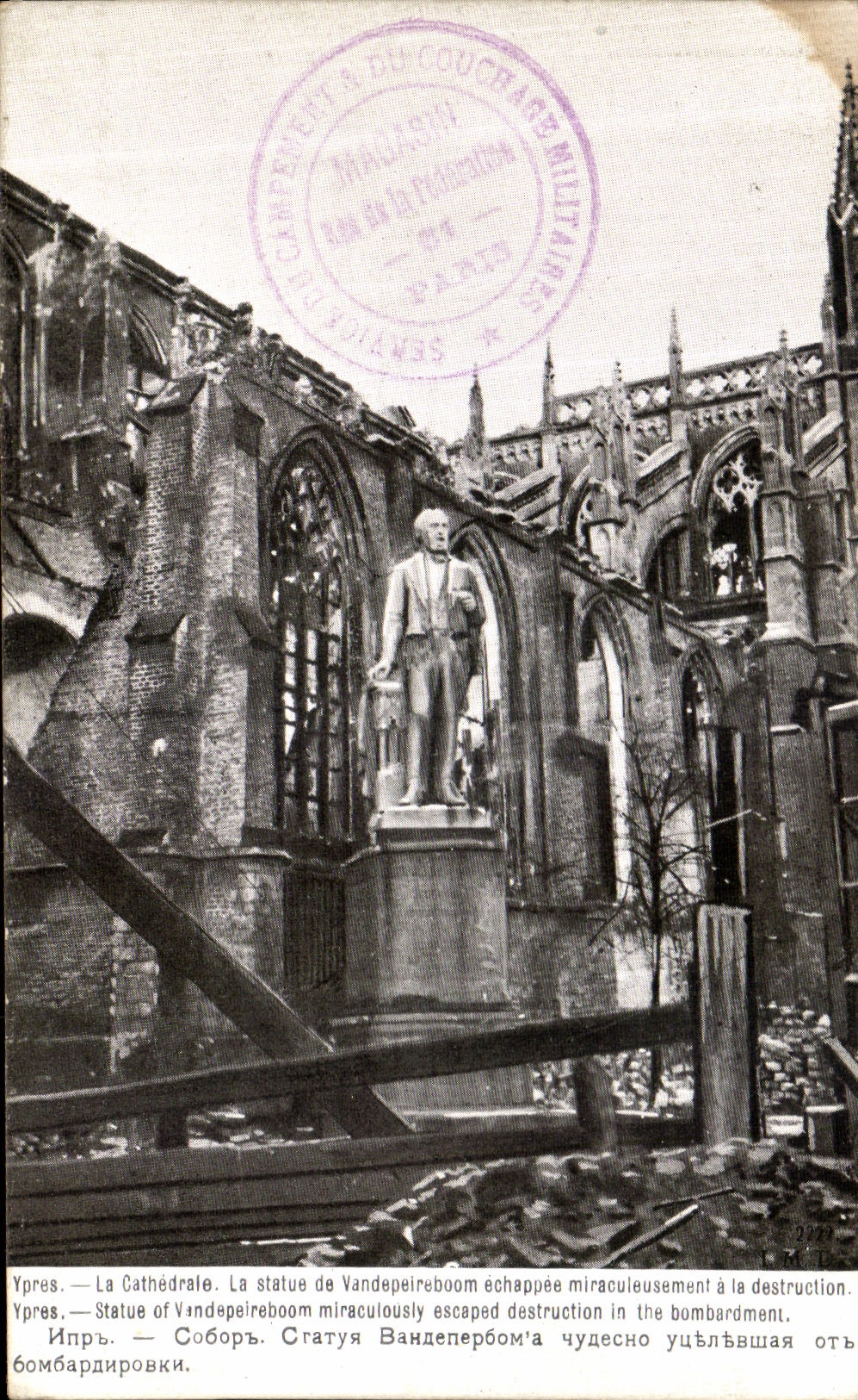 CPA Ypres La Cathedrale La Statue de Vandepelreboom Militaria