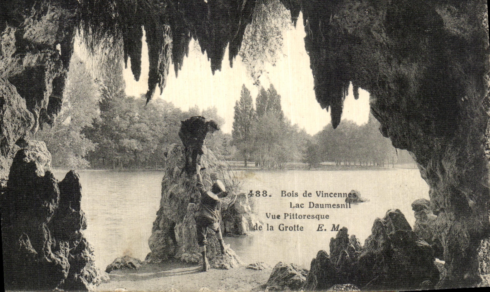 CPA Paris Bois de Vincenne Lac Daumesnil Vue Pittoresque