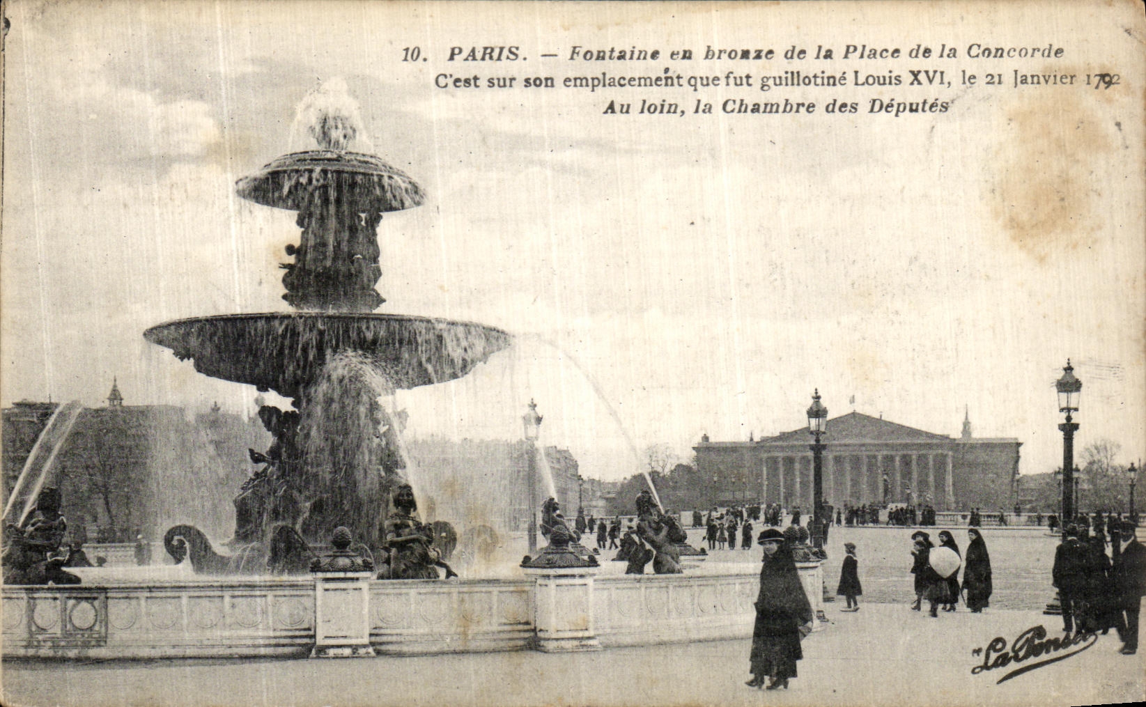 VINTAGE POSTCARD Paris Fountain out of bronze of the Place of the Harmony