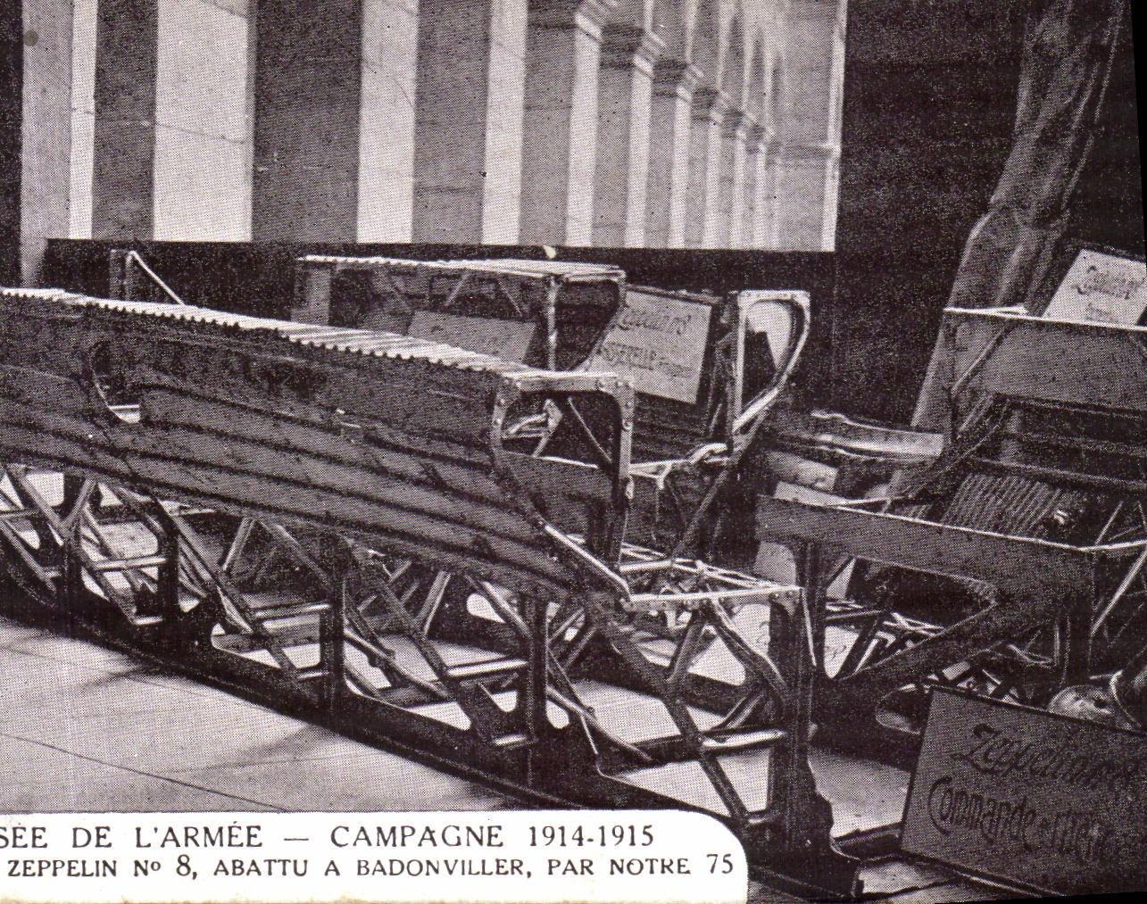 La POSTAL Paris de la VENDIMIA de L campana de comercializacion armada 1914 1915 restos con el abatuu del número 8 del zepelin tiene Badonwiller Militaria