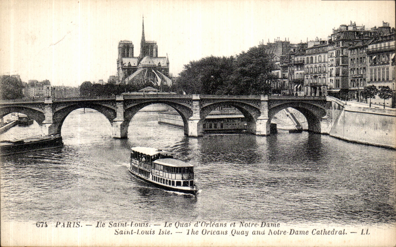 CPA Paris Ile Saint Louis Le Quai d Orleans et Notre Dame Peniche Notre Dame
