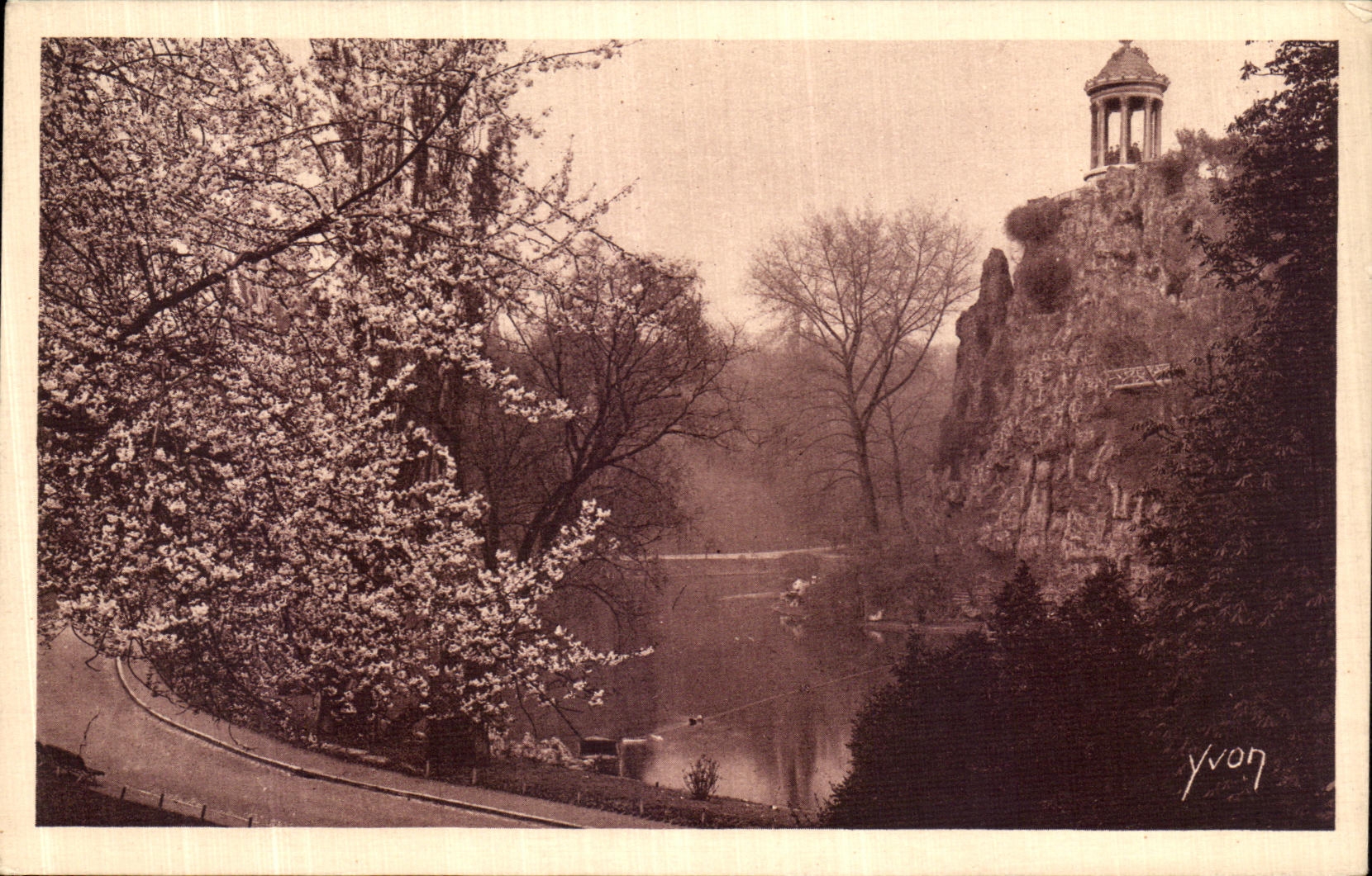 VINTAGE POSTCARD Paris the Park of Butt Chaumont