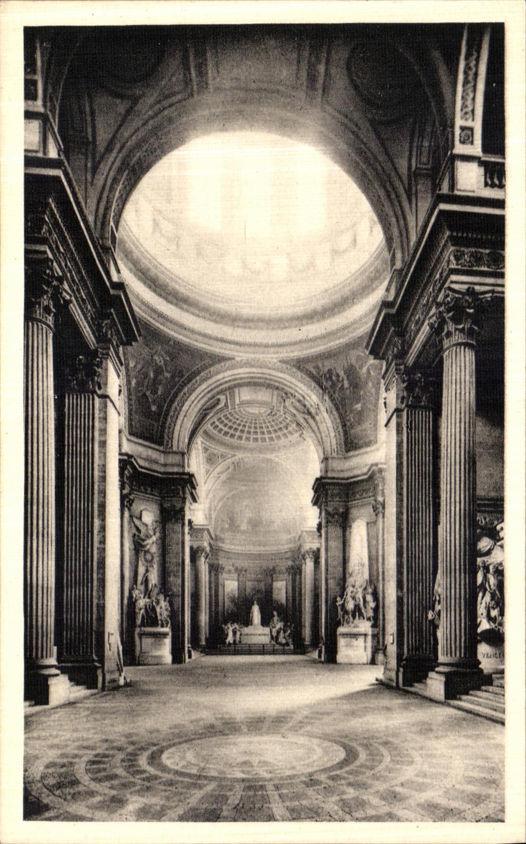 VINTAGE POSTCARD Paris the Pantheon the Nave