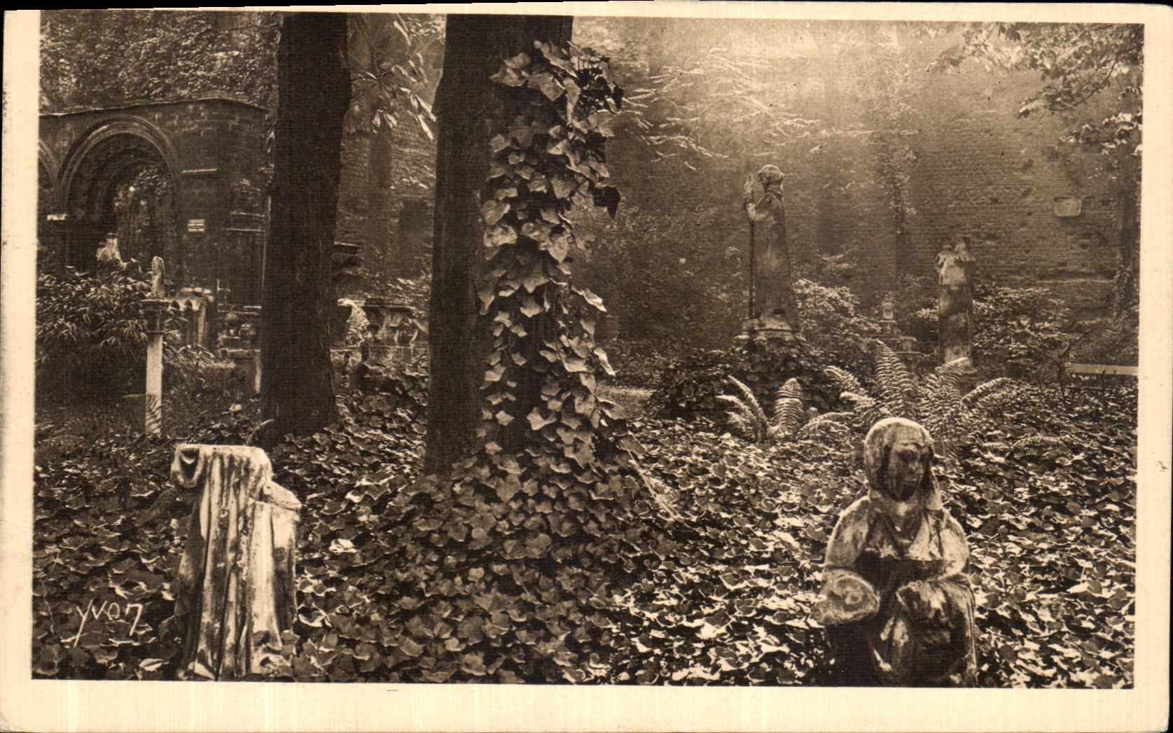 VINTAGE POSTCARD Paris Garden of the museum of Cluny