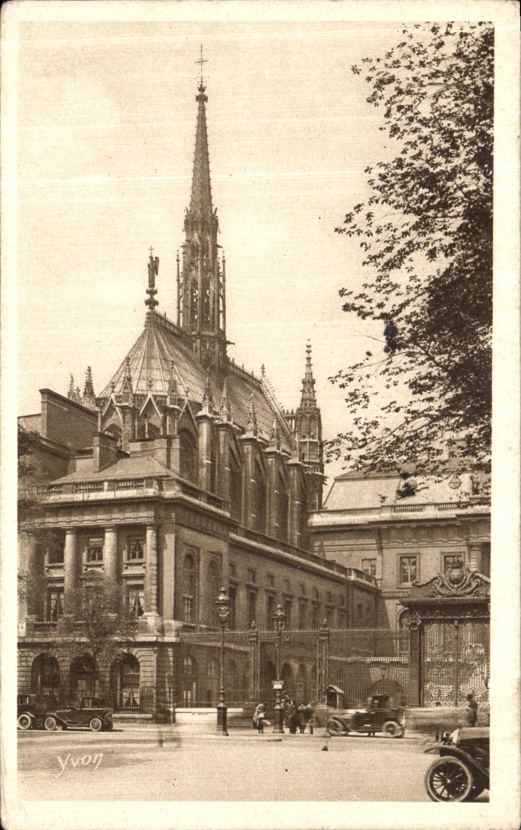 VINTAGE POSTCARD Paris Sainte Vault