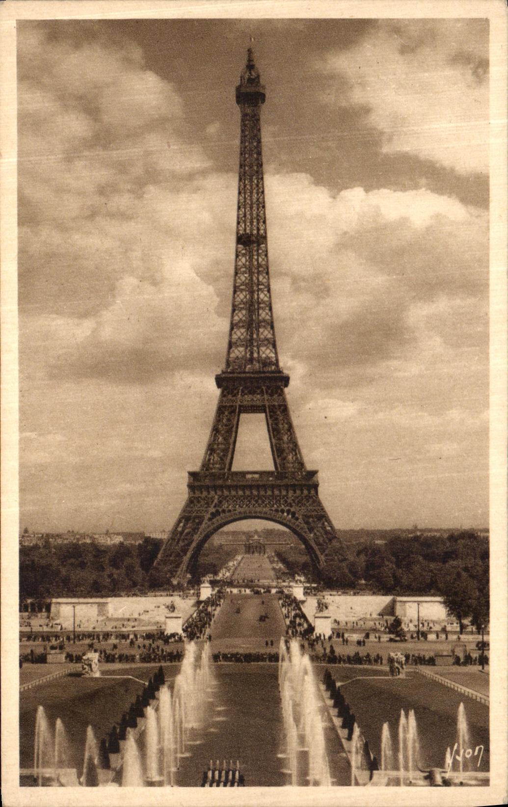 CPA Paris en Flanant Tour Eiffel