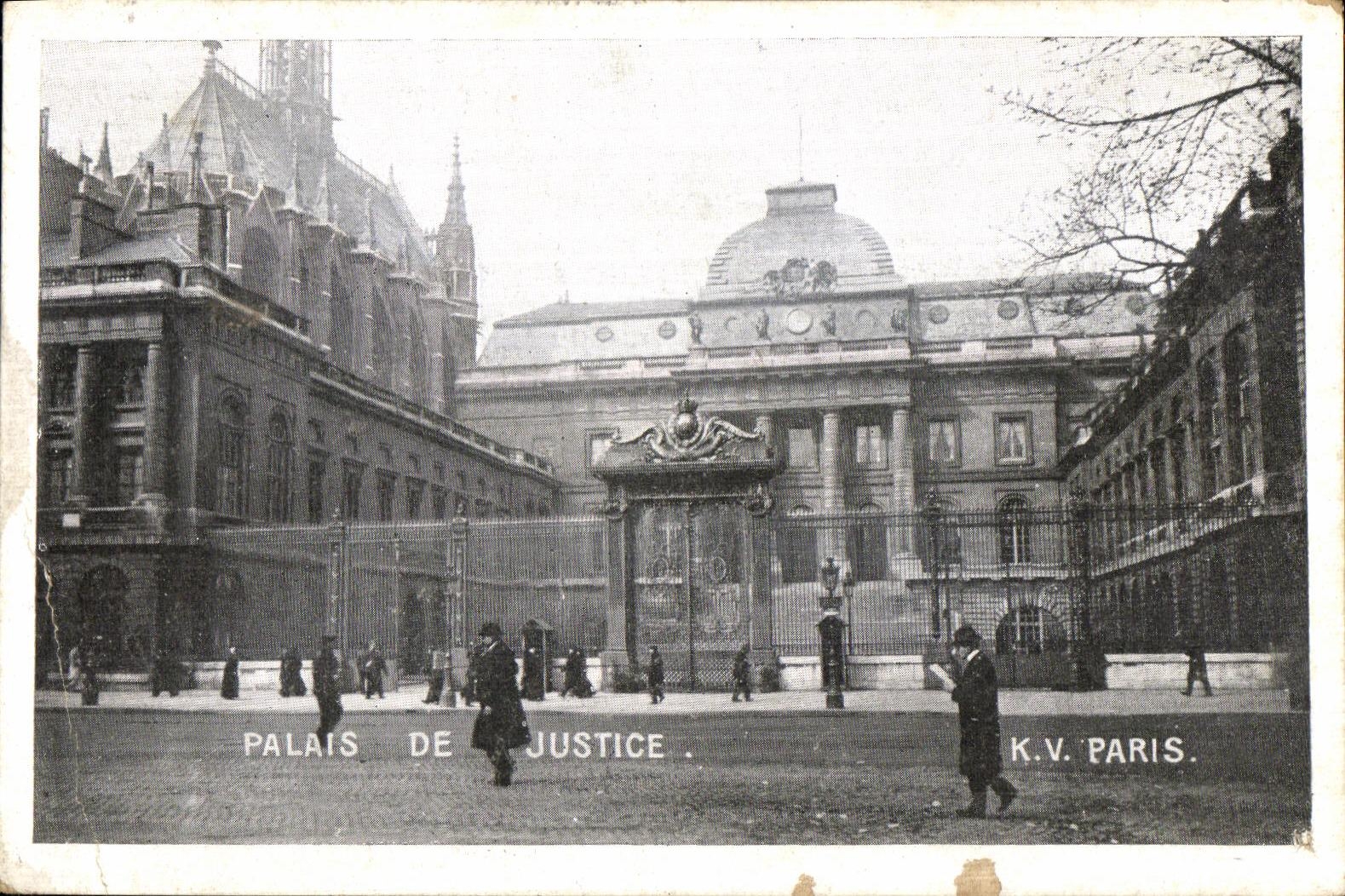 VINTAGE POSTCARD Paris Law courts