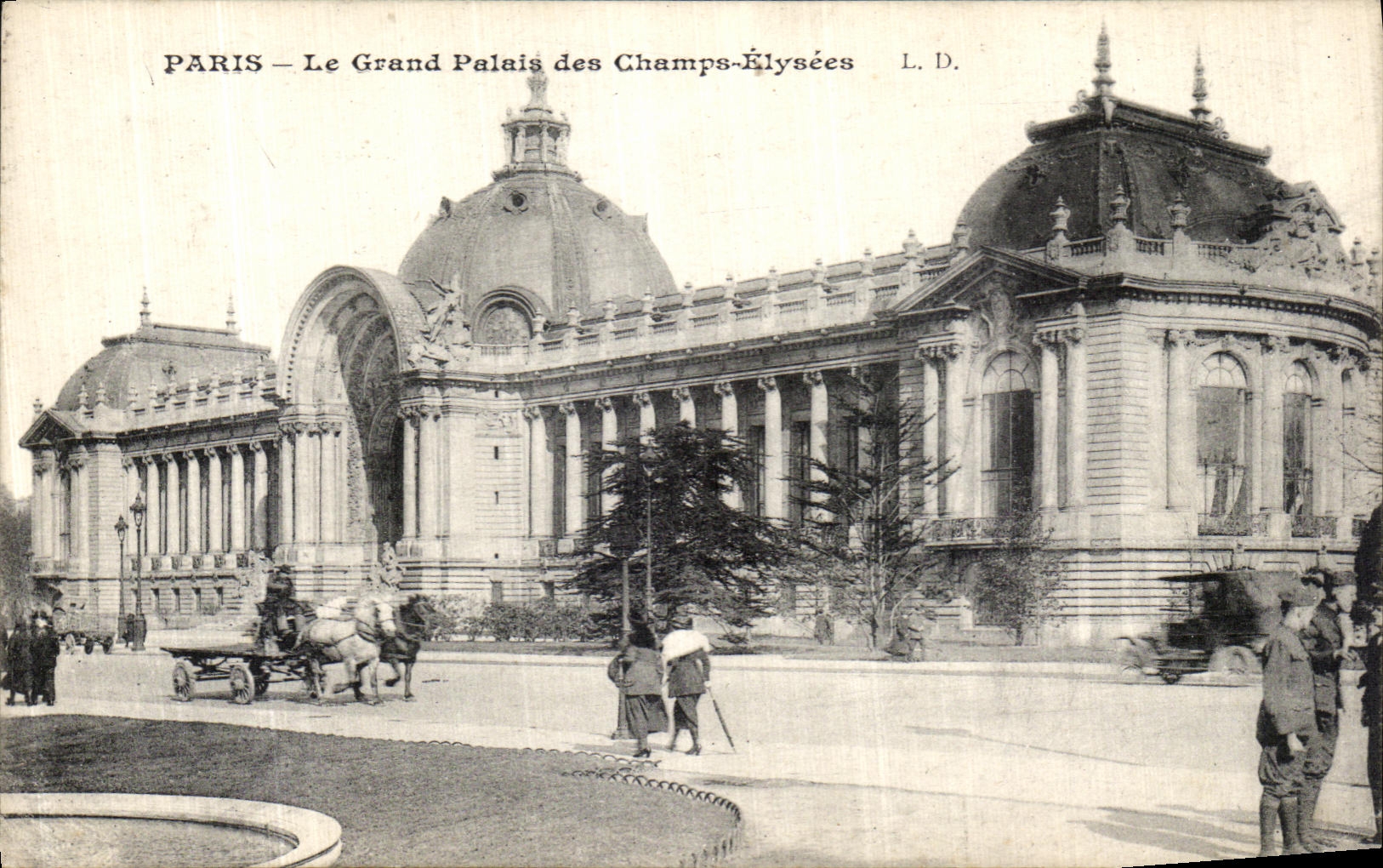 VINTAGE POSTCARD Paris the Large palace of the Champs Elysees