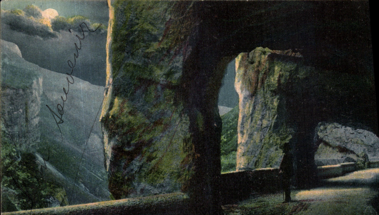 VINTAGE POSTCARD Dauphine great narrow parts