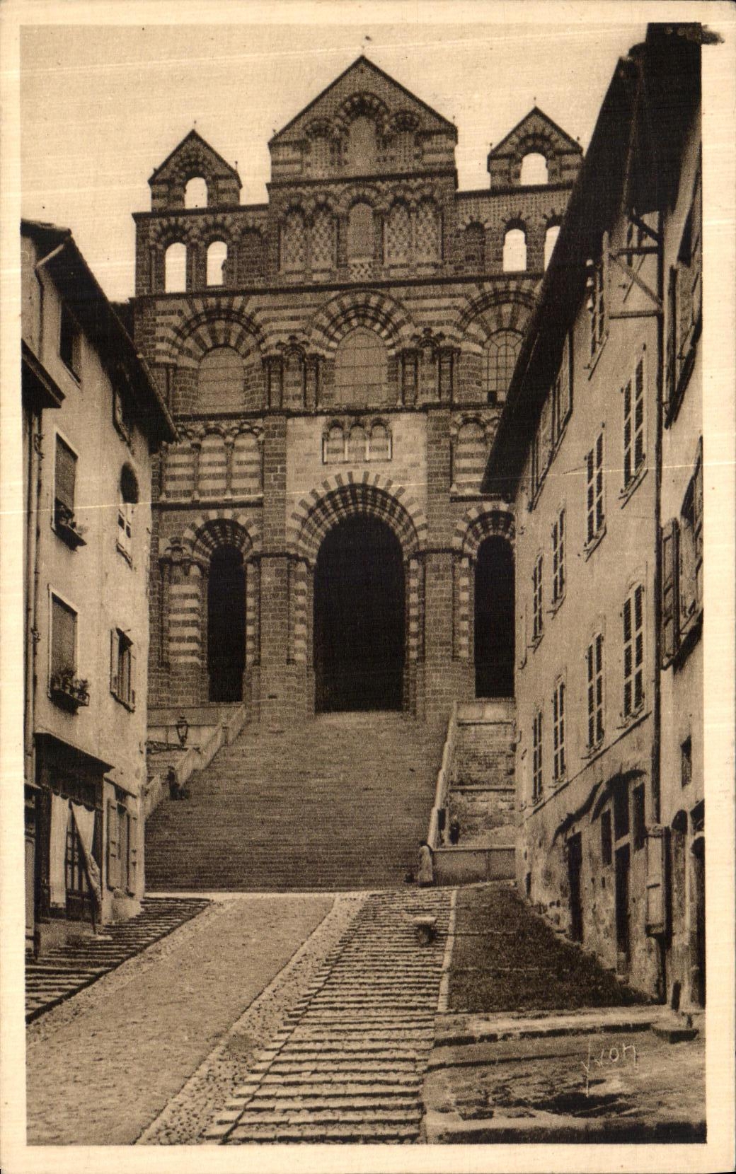 VINTAGE POSTCARD Velay Puy Basilica of Notre Dame Of Puy L aFacade