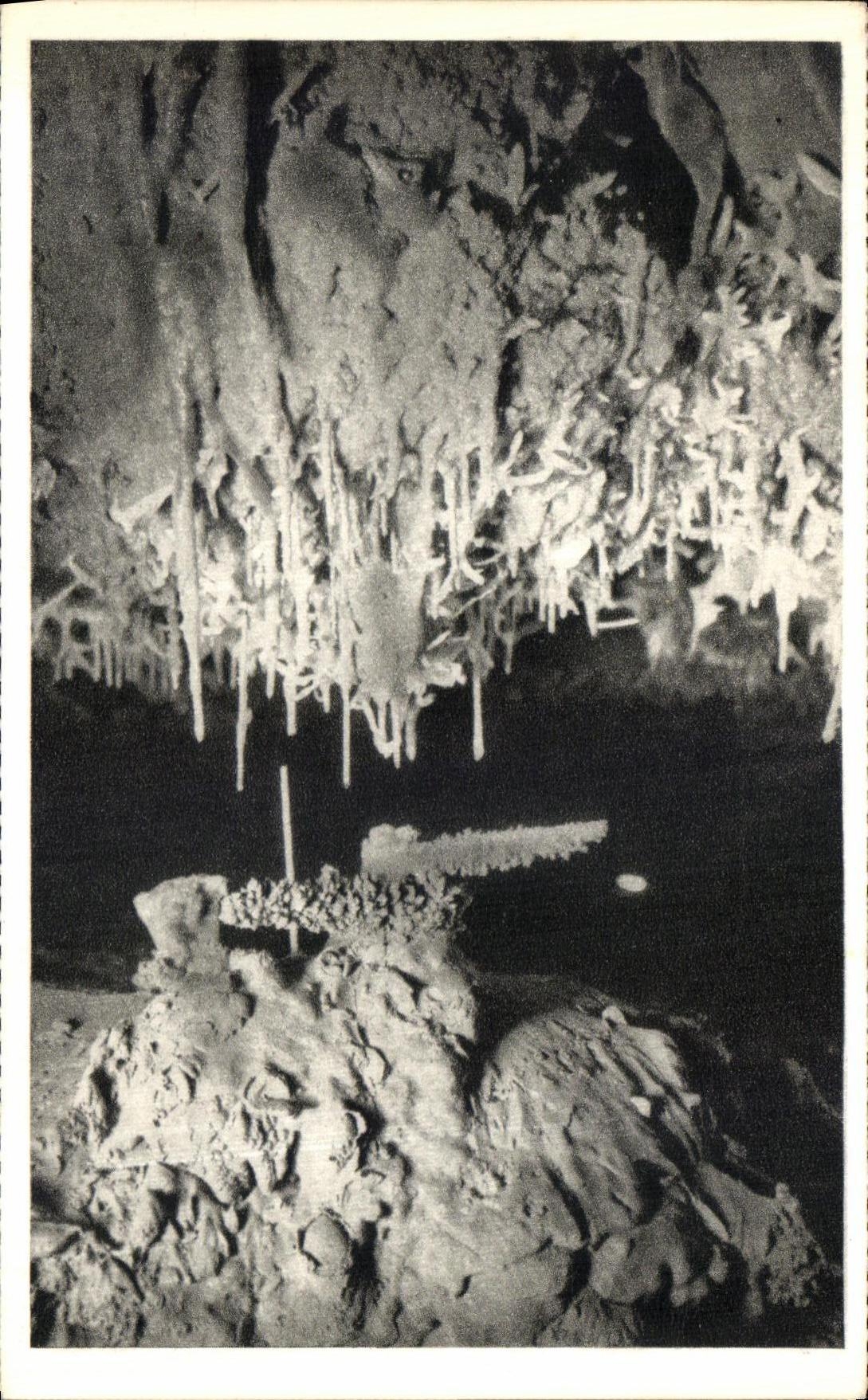 VINTAGE POSTCARD Eccentric Caves of Lacave in Black Light