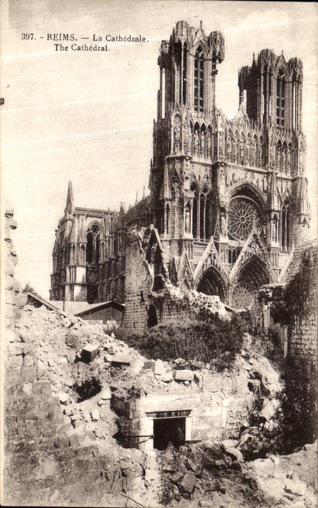VINTAGE POSTCARD Rheims the Militaria Cathedral
