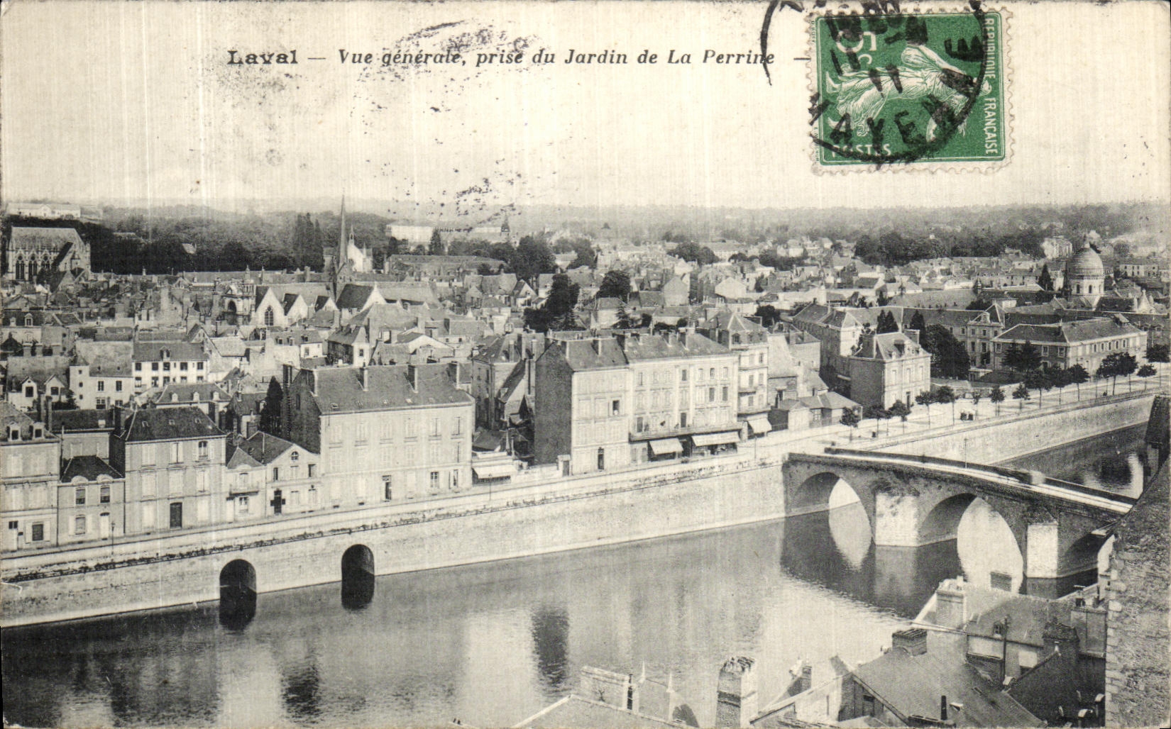 Opinion de Laval de la POSTAL de la VENDIMIA tomada del jardin de Perrine