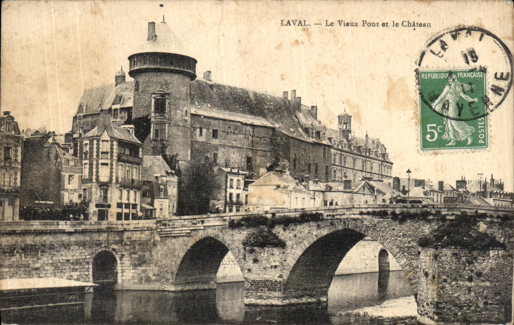 POSTAL Laval de la VENDIMIA el puente viejo y el castillo