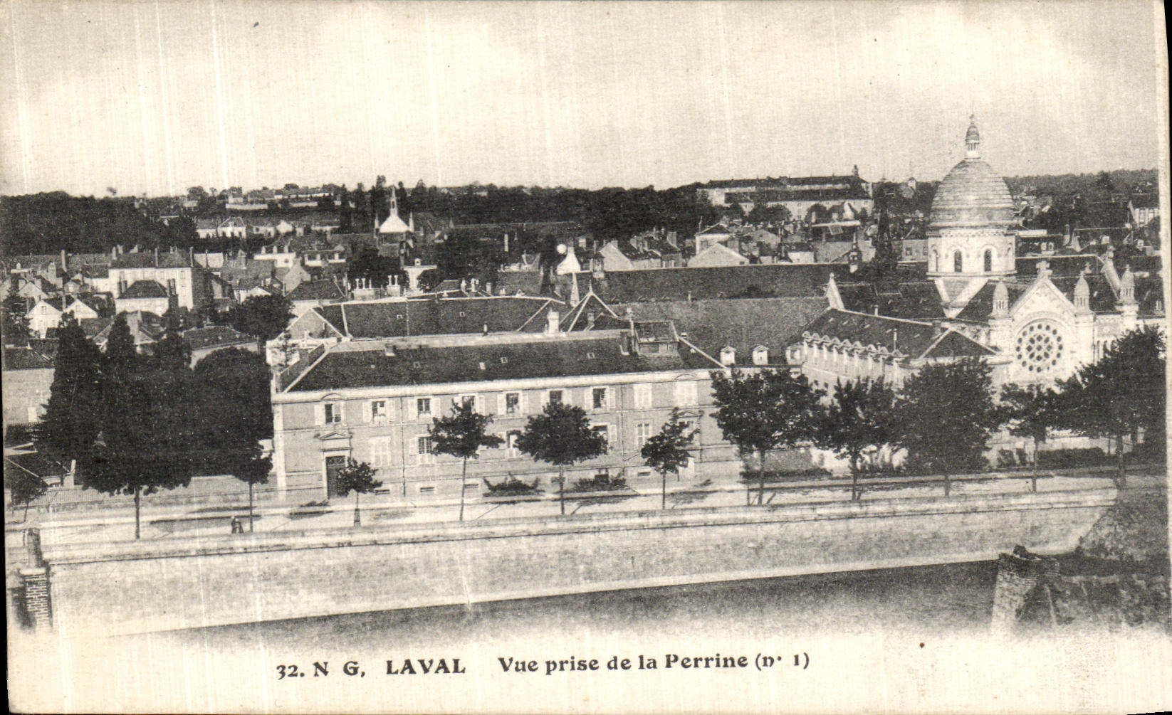 POSTAL Laval de la VENDIMIA vista de Perrine