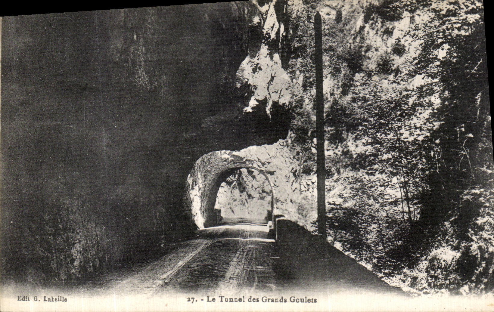 VINTAGE POSTCARD the Tunnel of Large the Narrow parts