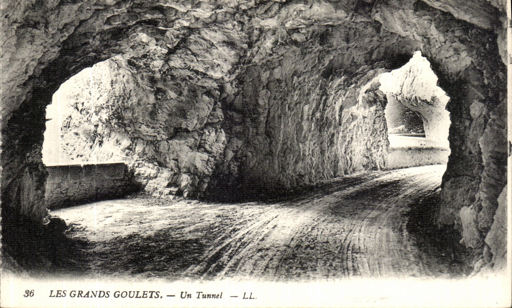 VINTAGE POSTCARD Great Narrow parts a Tunnel