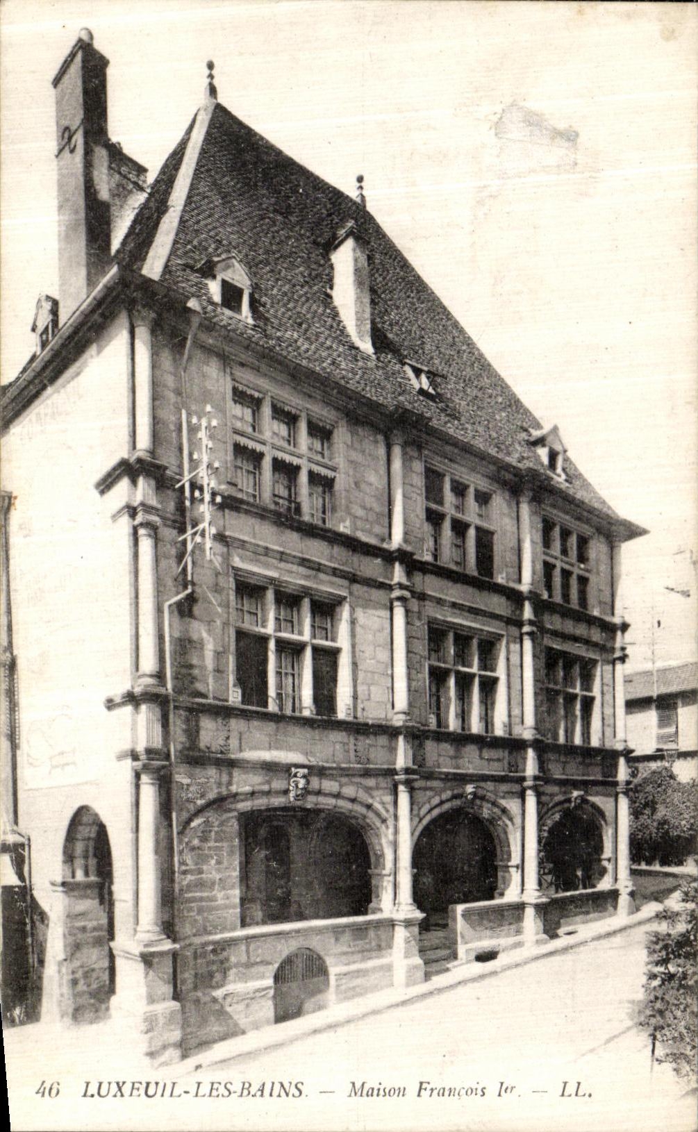 VINTAGE POSTCARD Luxeuil les Bains House Francois L er