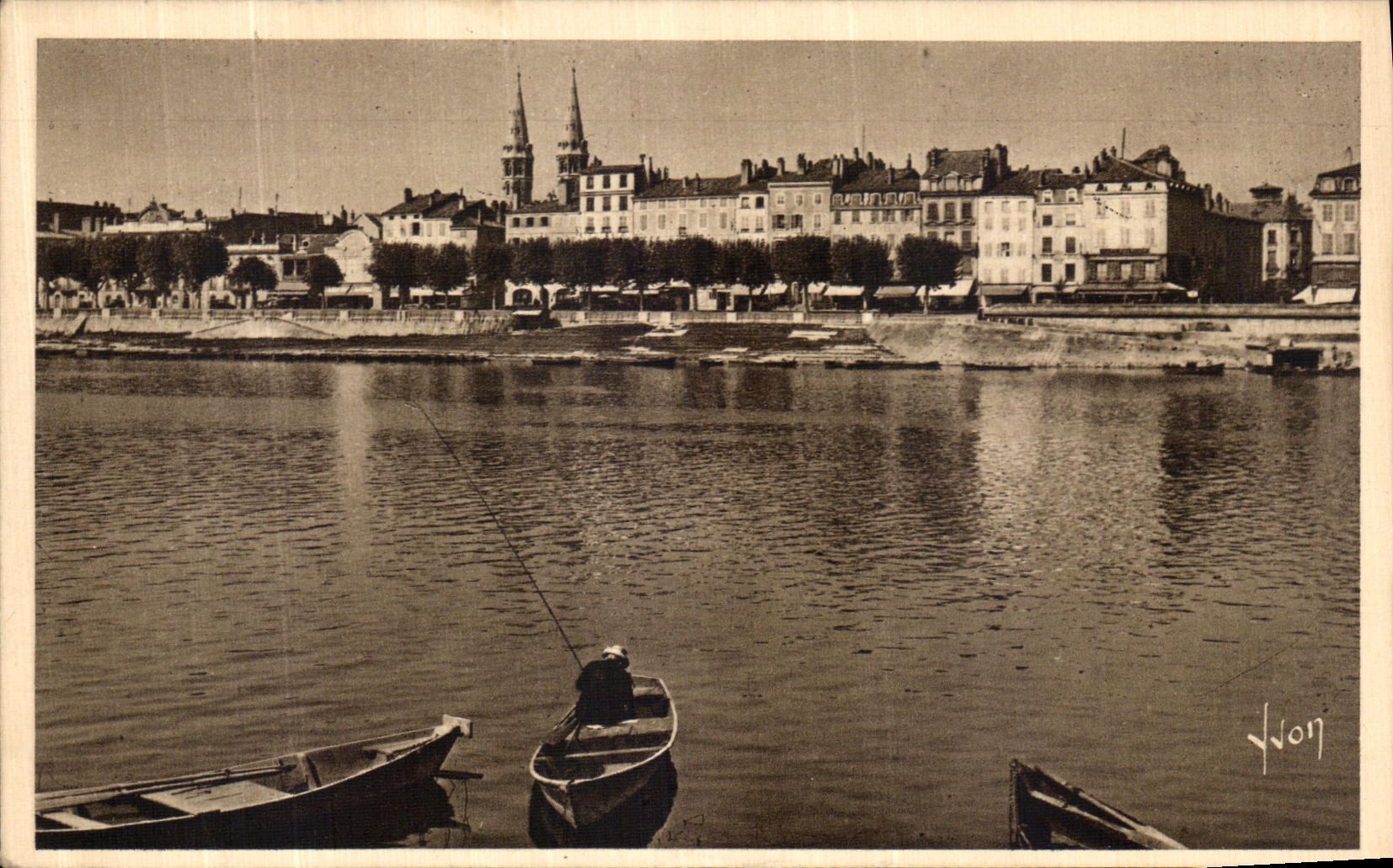 VINTAGE POSTCARD Mason the Saone and the Lamartine quay