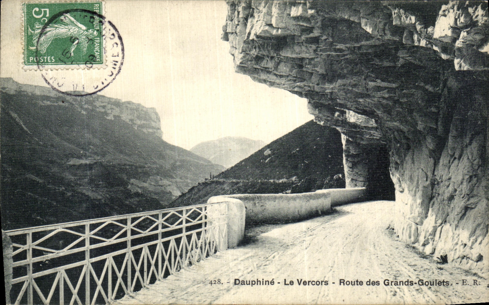 El camino de Dauphine Vercors de la POSTAL de la VENDIMIA de grande el estrecho parte
