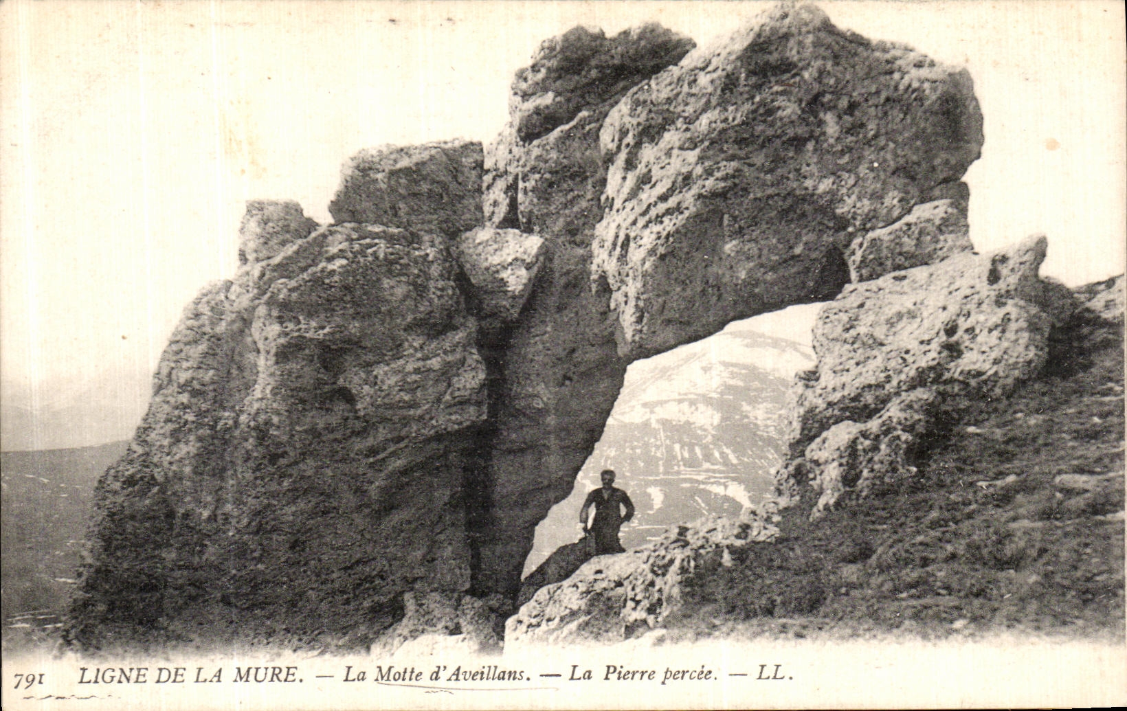 VINTAGE POSTCARD Ligne Of Walls La Motte D Aveillans Pierre Percee