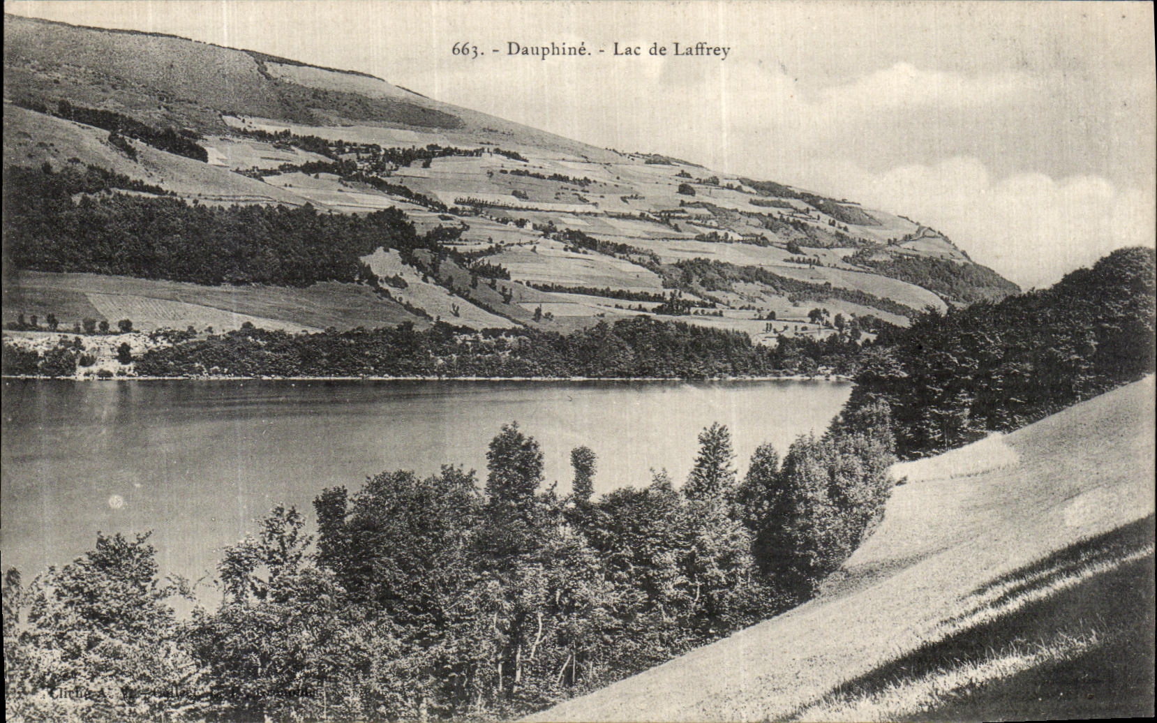 VINTAGE POSTCARD Dauphine Lake Laffrey
