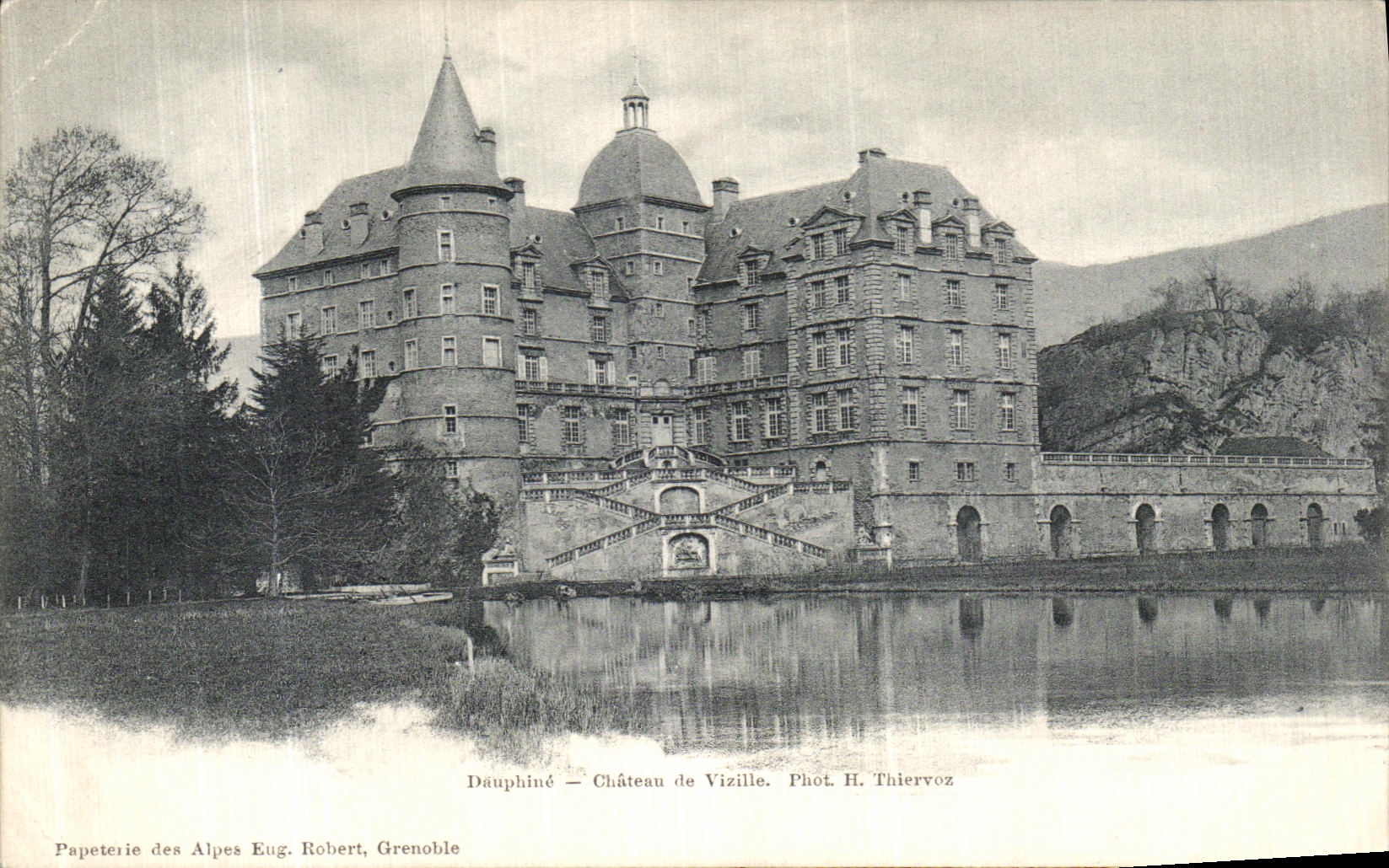 VINTAGE POSTCARD Dauphine Vizille the Castle