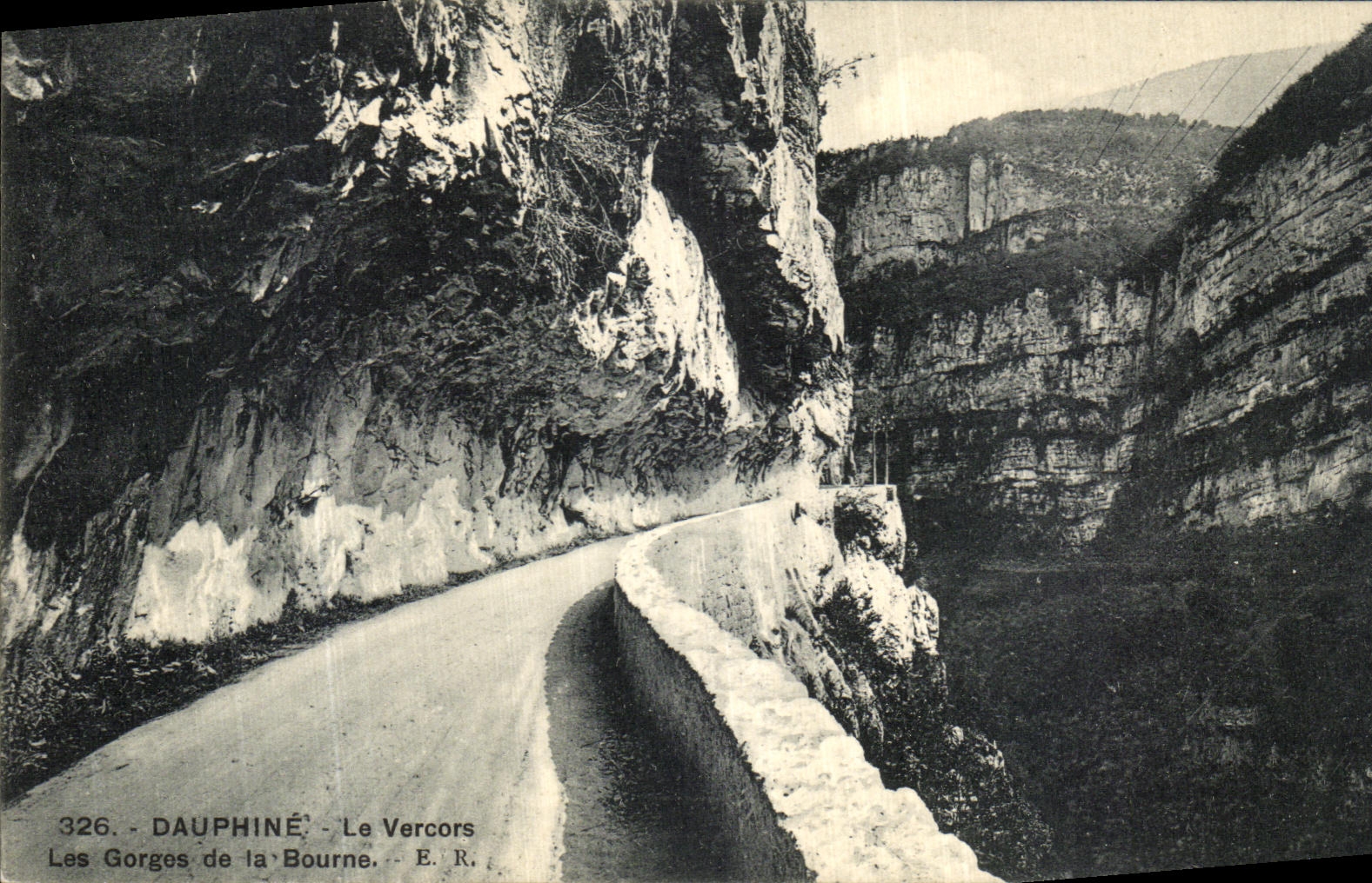 Catarata de Dauphine Vercors de la POSTAL de la VENDIMIA de Bourne