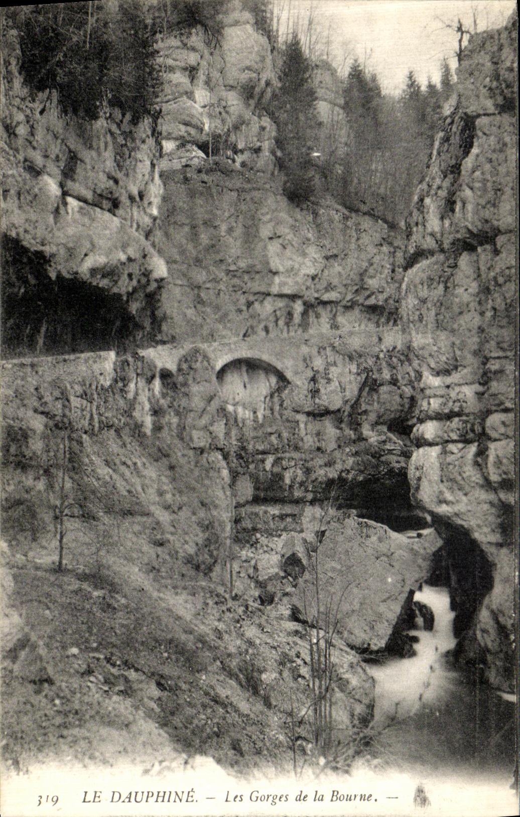 VINTAGE POSTCARD Dauphine Falls of Bourne