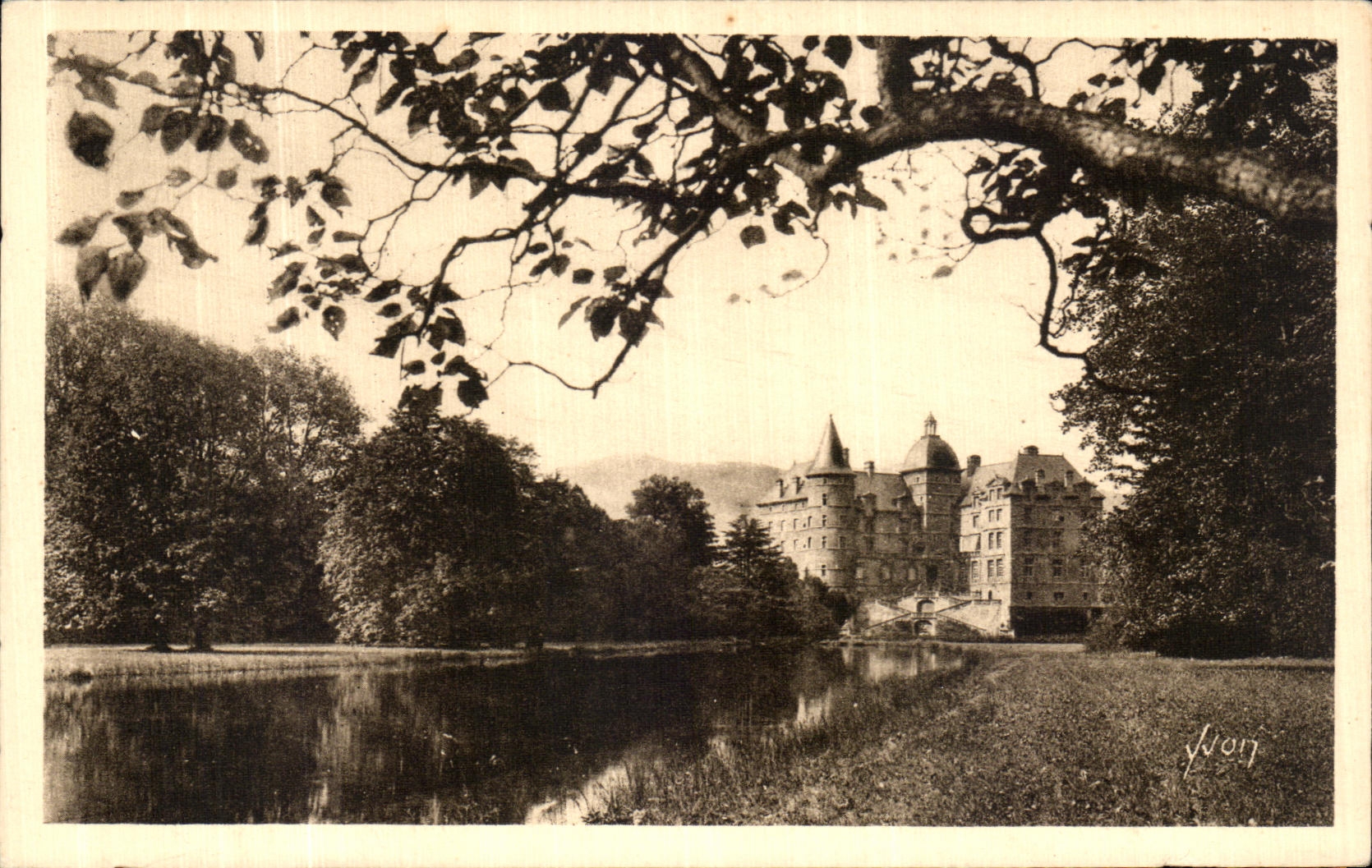 VINTAGE POSTCARD Castle of Vizille the Park and the Part D water