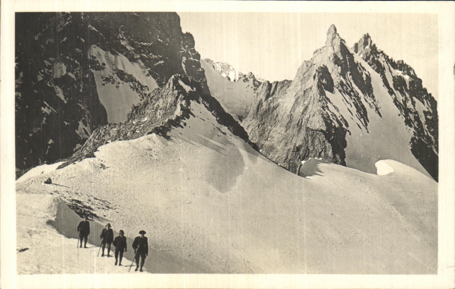 VINTAGE POSTCARD Isere Mountaineers