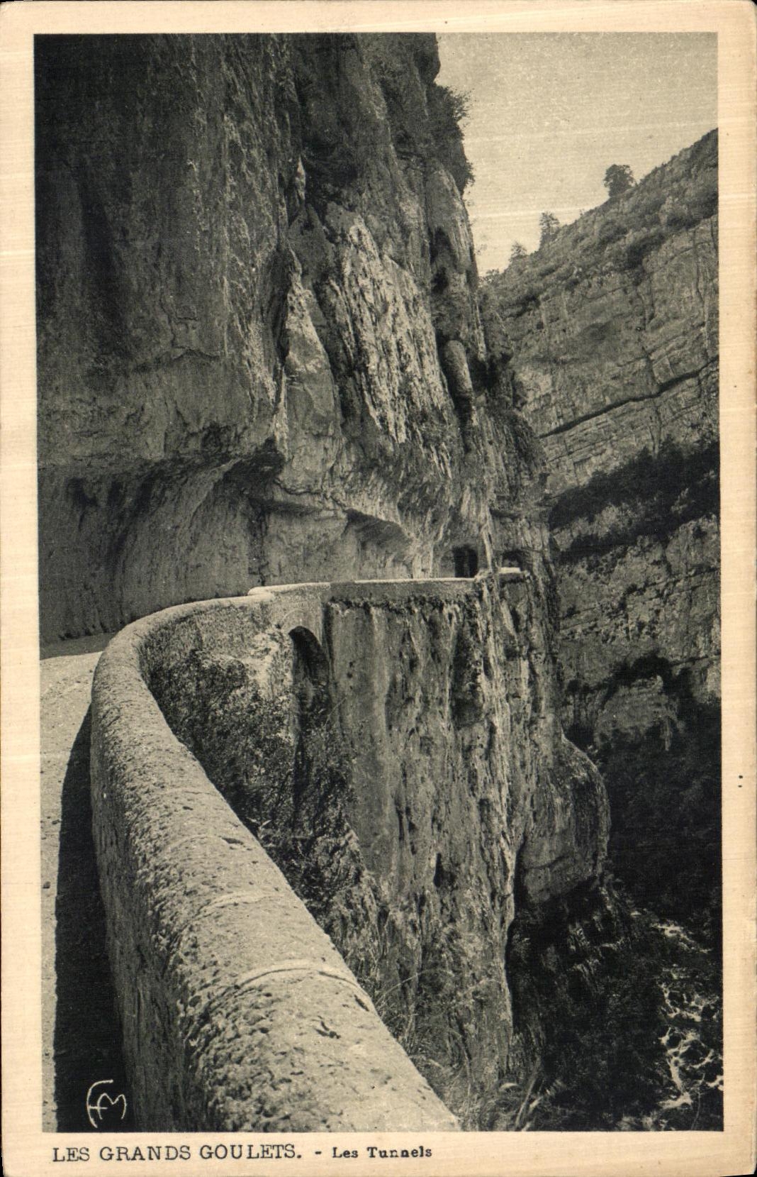 VINTAGE POSTCARD Great Narrow parts Tunnels