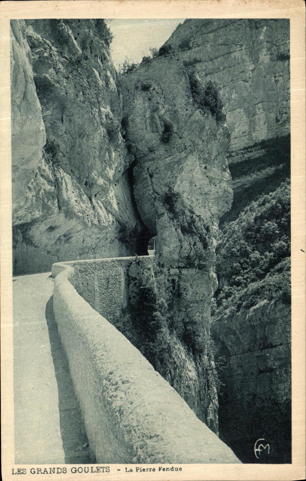 VINTAGE POSTCARD Great Narrow parts split stone